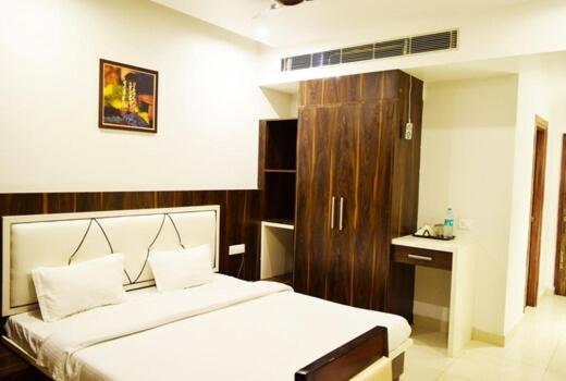 Hotel President Bharwain Экстерьер фото