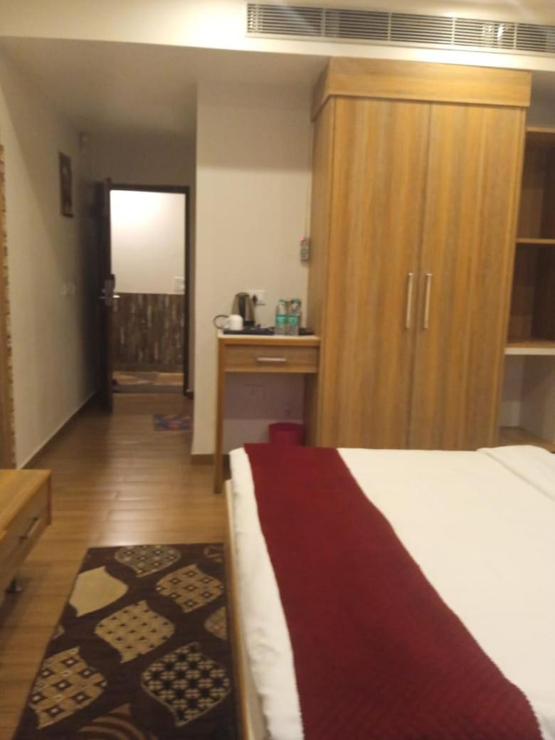 Hotel President Bharwain Экстерьер фото